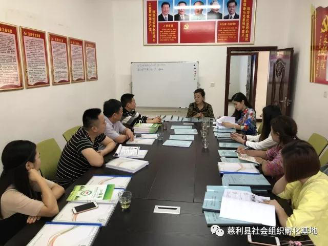 风景这边独好—各地民政局来慈利县社会组织孵化基地参观交流纪实