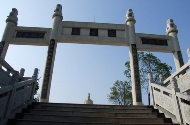 汨罗屈子祠镇——屈原墓