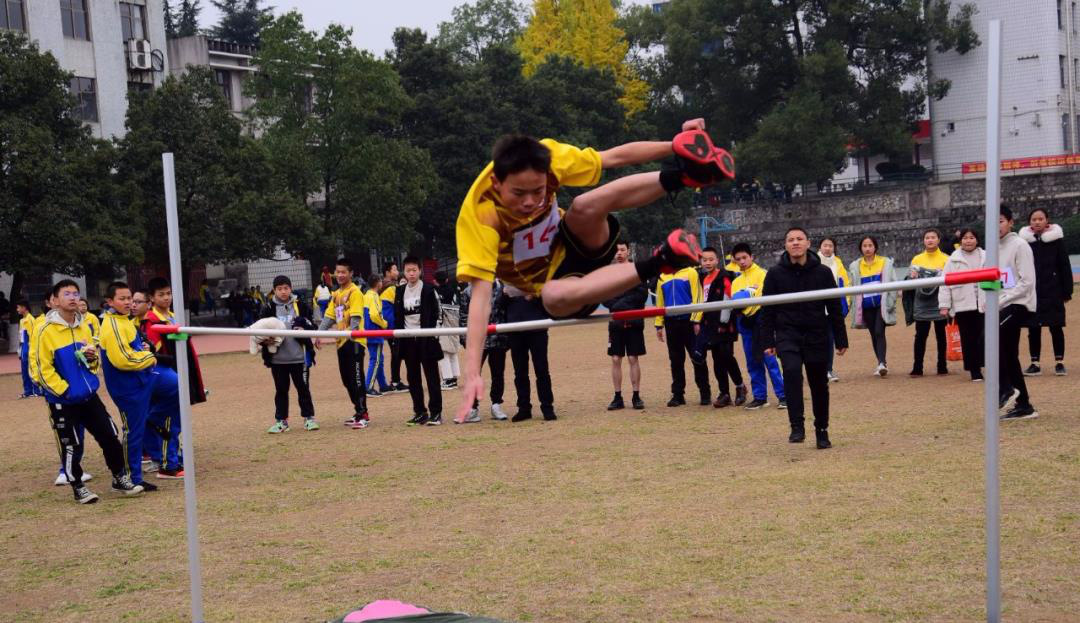运动无极限,青春正飞扬——武冈市实验中学举办第二届田径运动会