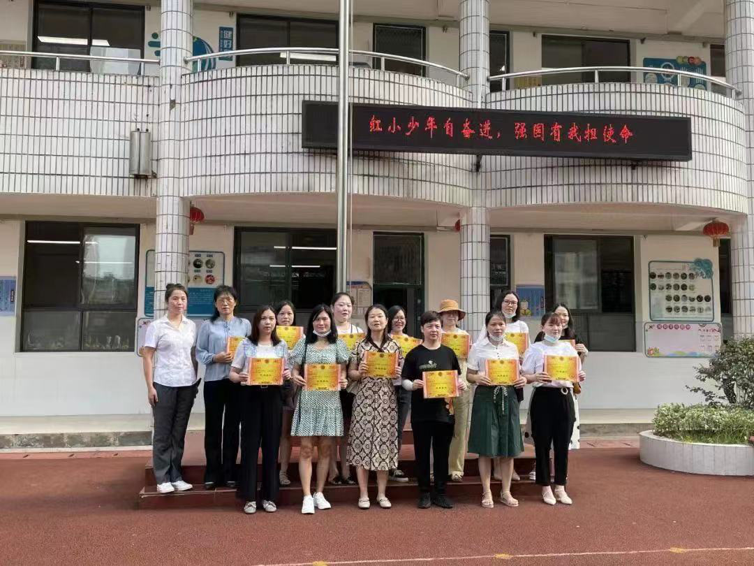 红小少年自奋进 强国有我担使命——记红花坡小学2021年季开学典礼