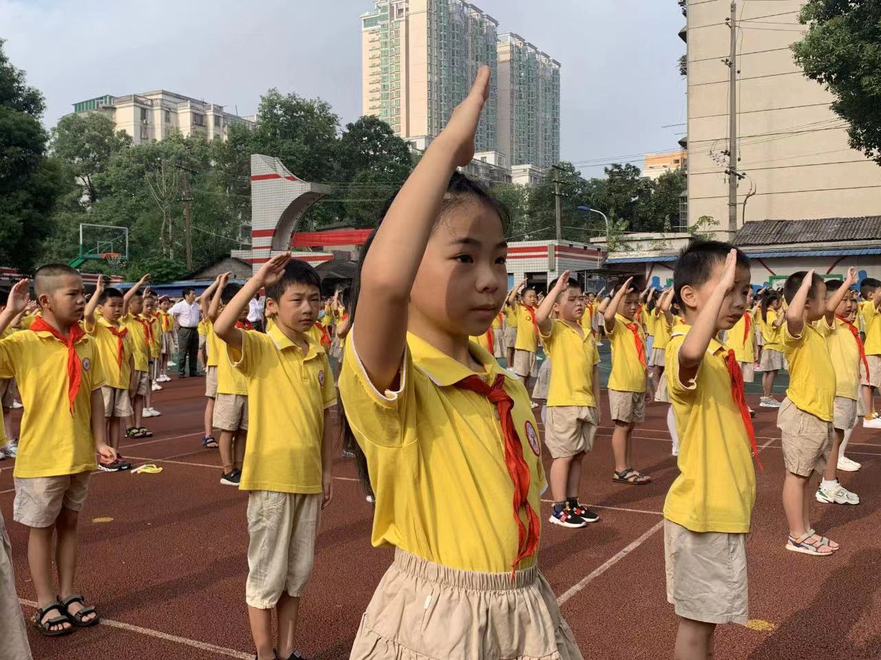 红小少年自奋进 强国有我担使命——记红花坡小学2021年季开学典礼